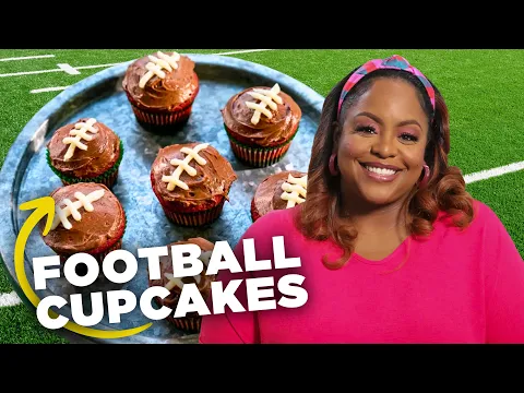 Kardea Brown's Red Velvet Cupcakes with Chocolate Frosting 🧁🍫 Delicious Miss Brown | Food Network