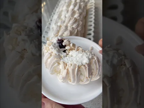 МЕРЕНГОВЫЙ РУЛЕТ с ягодным конфи