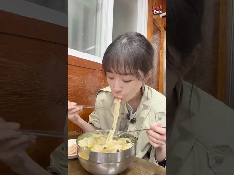 칼국수가 4500원,, 수제비가 5천원,, 찾았다 내사랑❤️ #mukbang