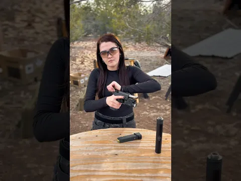 How fast do you think you can do this?? Vid: @shooter_danyela #girlswithguns #womenshooters