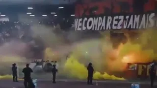 فينا يلي بقلبو بغاك عمرو بالعين ما راك       دندنها