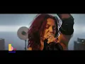 LULU VAN TRAPP interprète 'l'amour et la bagarre' en live