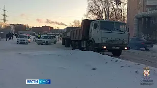 В Омске водитель КАМАЗа сбил ребёнка на пешеходном переходе
