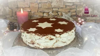 Schneetorte / leichte Mascarponecreme mit aromatischer Himbeerfüllung und Baiser / Adventstorte. 