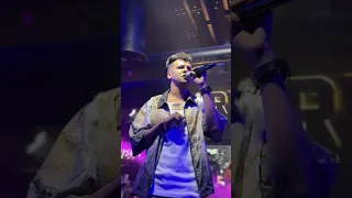 عصام صاصا انا الموجوع غرقان جوه بحر دموع وصرخ السجين وميش مسموع ده جوايا عصام صاصا لايف احساس فظيع   دندنها