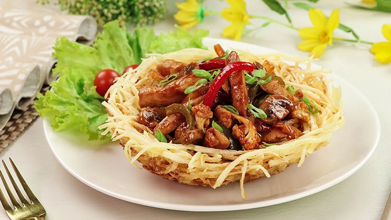 Potato Birds Nest With Stir Fry Chicken Recipe By SooperChef