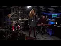 Melis Erdogan / Koparilan Cicekler