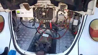 O INCRÍVEL FUSCA ELÉTRICO COM MOTOR DE EMPILHADEIRA E BATERIAS DE NOTEBOOK