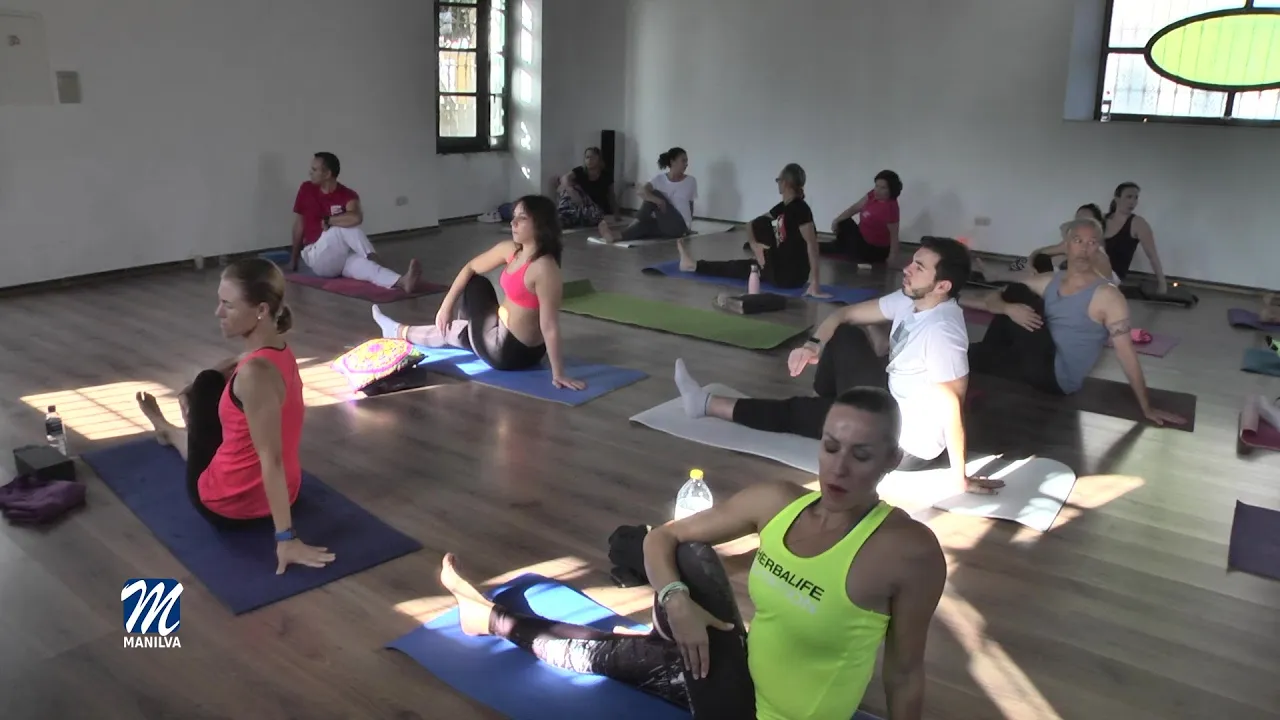 El Yoga deja 300 euros de recaudación para la asociación Bandera Rosa