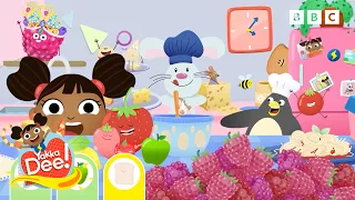 What's In Dee's Kitchen? 🍓 🥖 | Toddler Words | What Can You See? | Yakka Dee!