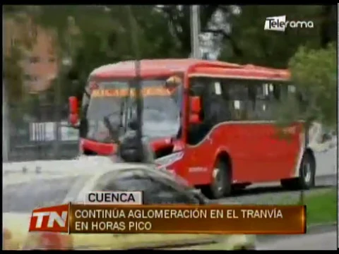 Continua aglomeración en el tranvía en horas pico