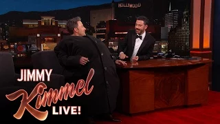 ben affleck sneaks matt damon onto jimmy kimmel live 