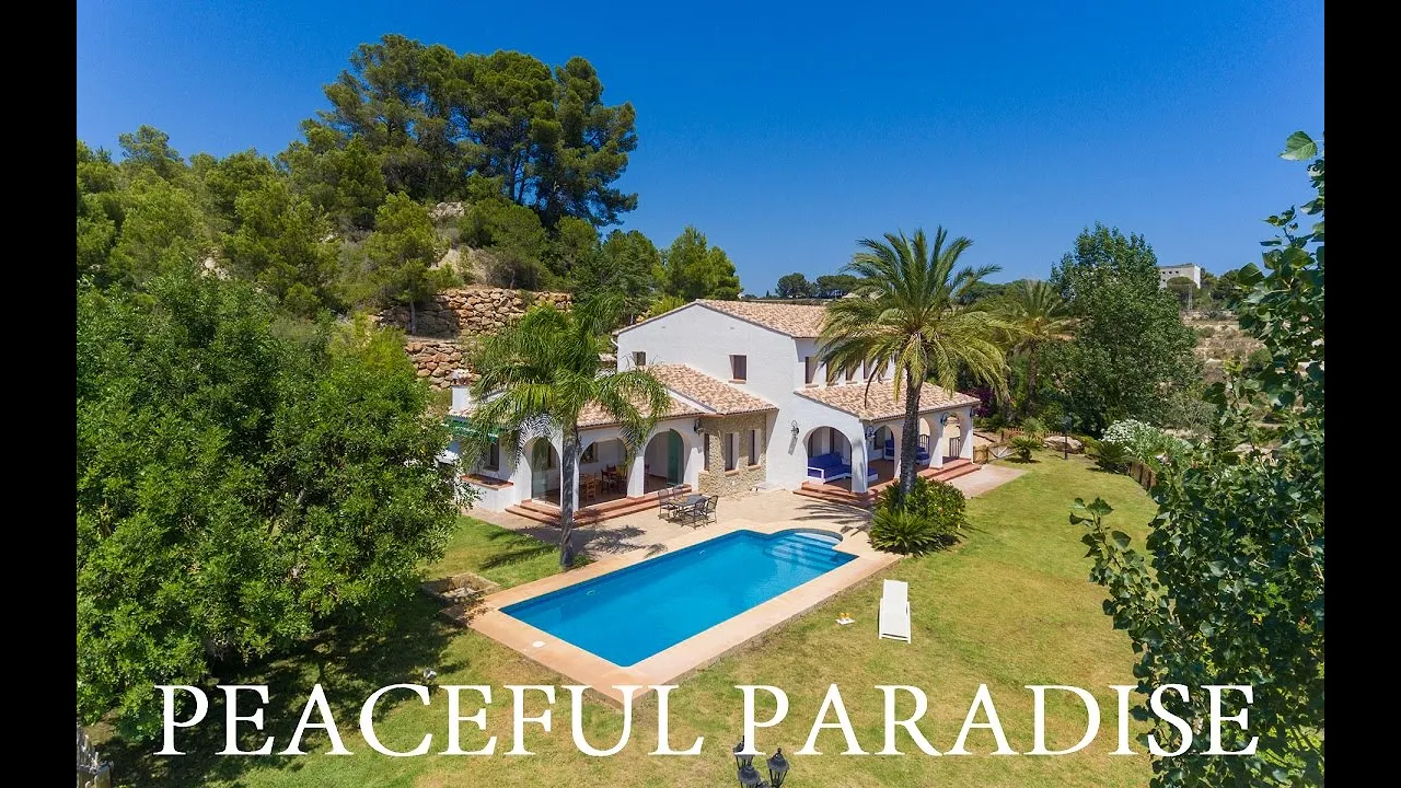 Amazing Finca with a big plot in a quiet location close to town