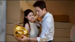 شاب فقير بيكتشف ان عيلته نصابين وحراميه وبيدورو علي سفينه مليان دهب فبيقرر ينصب عليهم ملخص مسلسل 