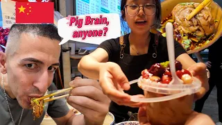 美国人在中国成都吃特色中餐，一头雾水