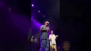 איזי מה אתה עושה עם כל הכובעים שלך איזי הופעה 