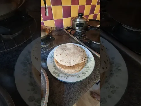 CHAPATI (ROTLI) MAKING AT HOME