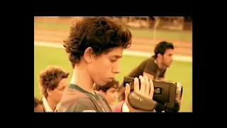 אדומות - שיר פתיחה