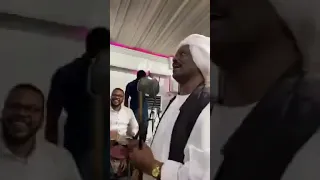 ندي القلعة ترقص مع احد معجبيها حتي تفقد السيطرة علي نفسها 