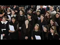 Download Lagu Sunt călător pe acest pământ - Grup Coral Misiunea Bucovina 🇷🇴 (la Ipotesti SV)