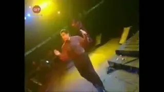  انت فين بندهلك     مش هنبعد تانى   دندنها