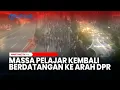 Download Lagu Massa Berseragam Sekolah Kembali Berdatangan ke arah DPR, Kuasai Jalan Tol Dalam Kota