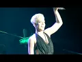 P!nk feat. Nate Russ - Just give me a reason live in Hamburg am 01.05.2013