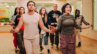 ٢ بيتجوزوا ويخلفوا توأم وبيضطروا يجيبوا شغالة تساعدهم من ورا أمه 