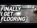 THE MOBILE HOME STARTS TO GET VINYL PLANK FLOORING - MOBILE HOME RENOVATION