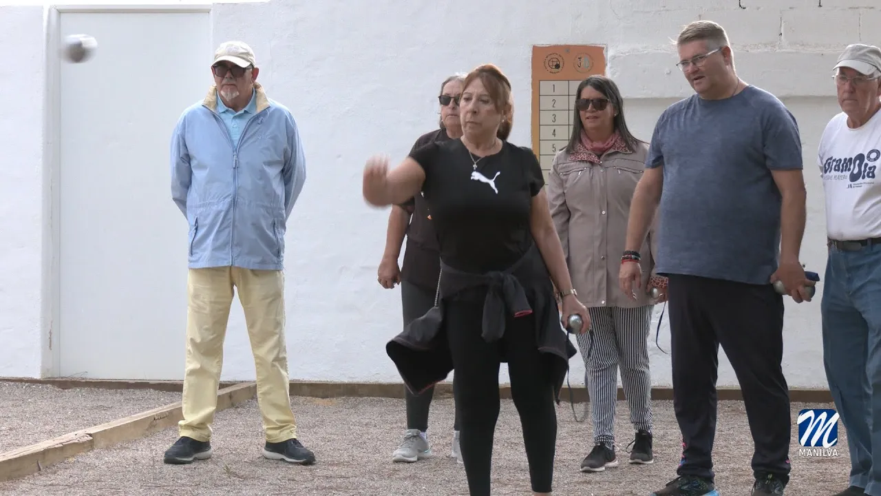 Manilva acoge un taller de petanca
