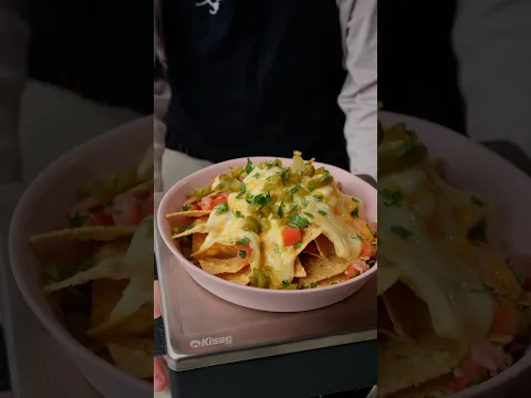 Feurig-käsige Loaded Nachos - Hier trifft Mexiko auf Raclette. #youtubeshorts #fusion #rezept #yummy