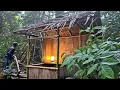 CAMPING HUJAN DERAS, MEMBUAT SHELTER BAMBU, PASANG PERANGKAP IKAN (solo camping)