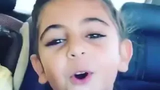 اللي عنده ضحكة زي ديا واللي لون عيونه مش عاديه 