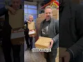 En dan heb je ineens 1500 dozen koekjes voor de Postcode Loterij te verwerken