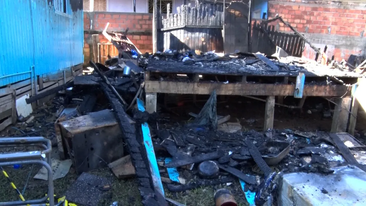 Família de Caçador que perdeu tudo num incêndio pede ajuda com doações de roupas e móveis