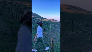 اینک دریای ابرهاست اگر عشق نیست هرگز هیچ آدمیزاده راتاب سفری اینچنین نیست احمد شاملو 