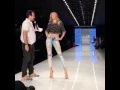 Lagu Gisele Bündchen ensaiando para seu último desfile