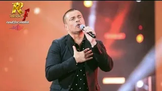 عمرو دياب   بالضحكه دي لايف                                    دندنها