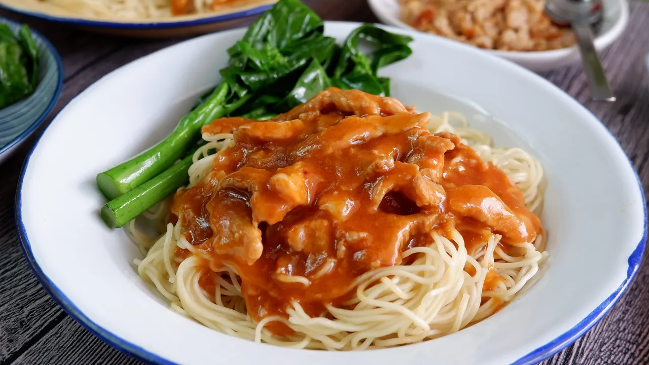 Easiest Hong Kong Zha Jiang Mian Recipe  Hong Kong Fried Meat Sauce Noodles