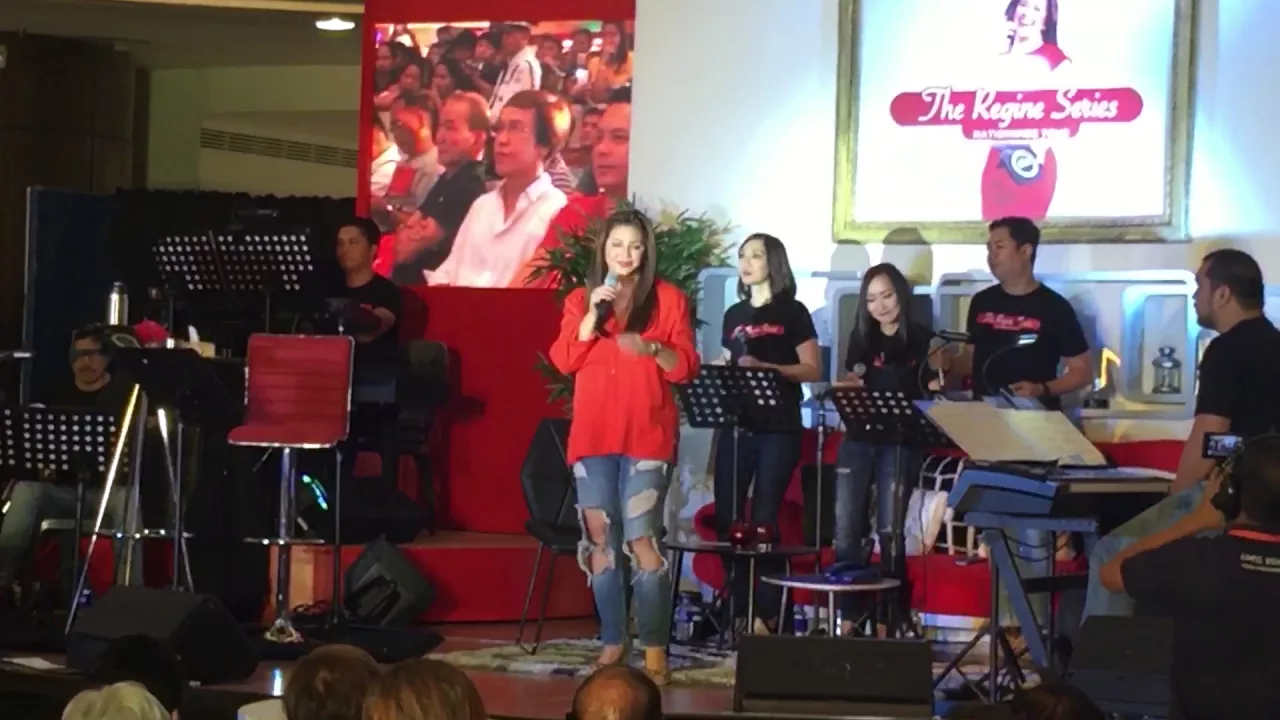 Regine Velasquez Alcasid- Hinahanap-Hanap Kita at SM Bacoor The Regine Series Mall Tour 04102016