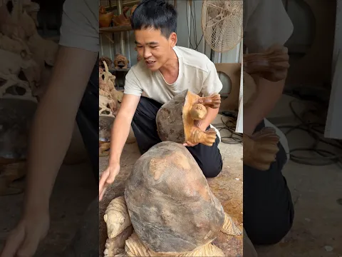 When the turtle wood carving is swayed, the heart calms down. #Carving Artisans #Craftsmen #Skilled