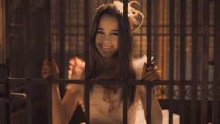 بعد ما خطفوا بنت صغيرة اكتشفوا إنها مش إنسانة عادية وبقوا يهربوا هما منها AbiGail 