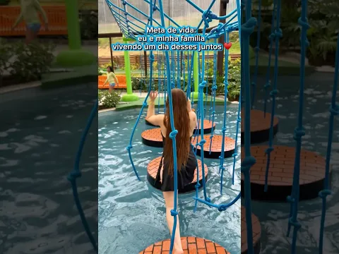 Brincando na pista de obstáculos na piscina do acqua vale Park #diversao #familia #viagem #humor