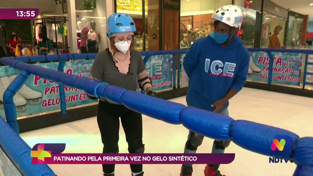 Repórter Giulia patina pela primeira vez no gelo sintético