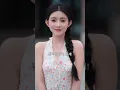 시골 출신의 쿵푸 소년이 강도당한 미녀를 구출하는데, 그녀가 엄청난 부자일 줄은 꿈에도 몰랐다. 결국 그는 그녀와 결혼해 최고의 사업가로 등극한다.