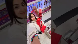 DREAM shopping spree at the American Grill doll store
