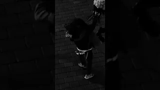 ببقي هموت واشوفها وقد ايه بيوحشني خوفها 