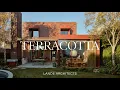 Download Lagu Binnen in een door een architect ontworpen droomhuis, omhuld met terracotta