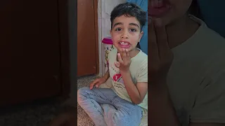 يلعبون بالشموع 