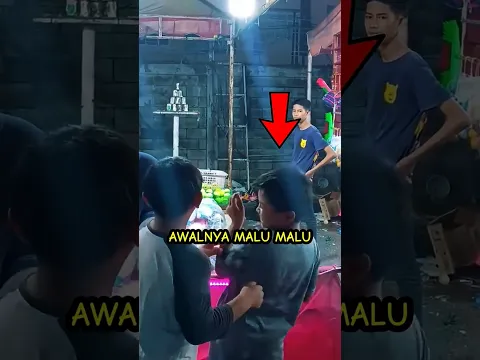 Berhasil lempar bola tepat sasaran, bocah ini bikin penjaga permainan terkejut...,😱